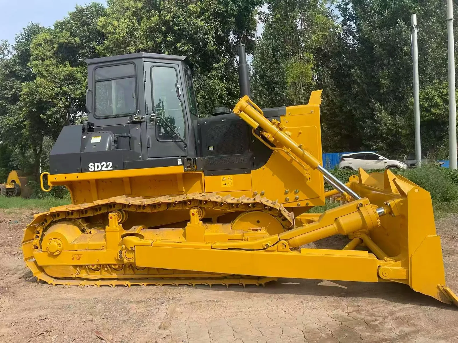 Tracked bulldozer with its front blade