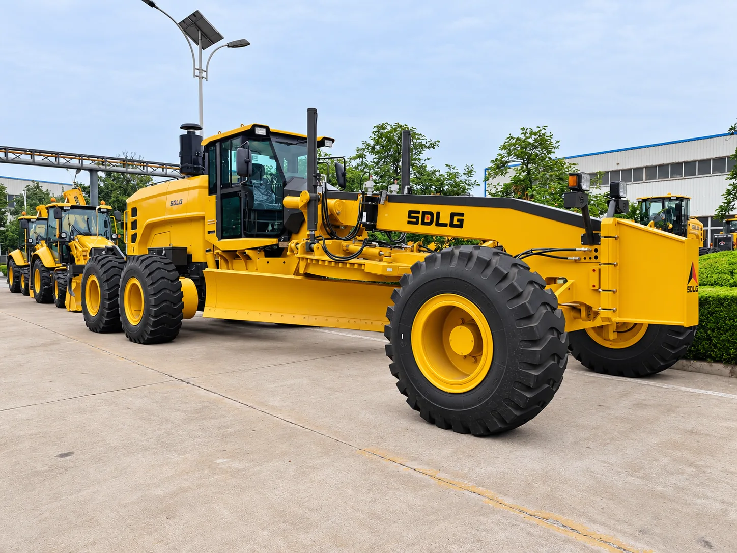 Motor grader reference photograph — cover image