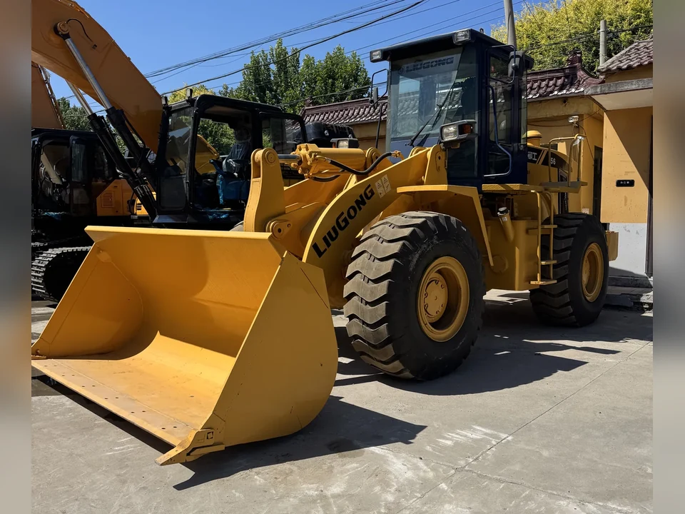 Wheel loader reference photograph — cover image