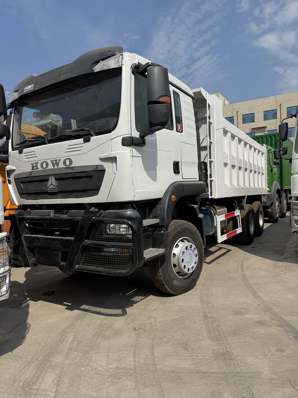 HOWO 6×4 dump truck — exterior reference 03