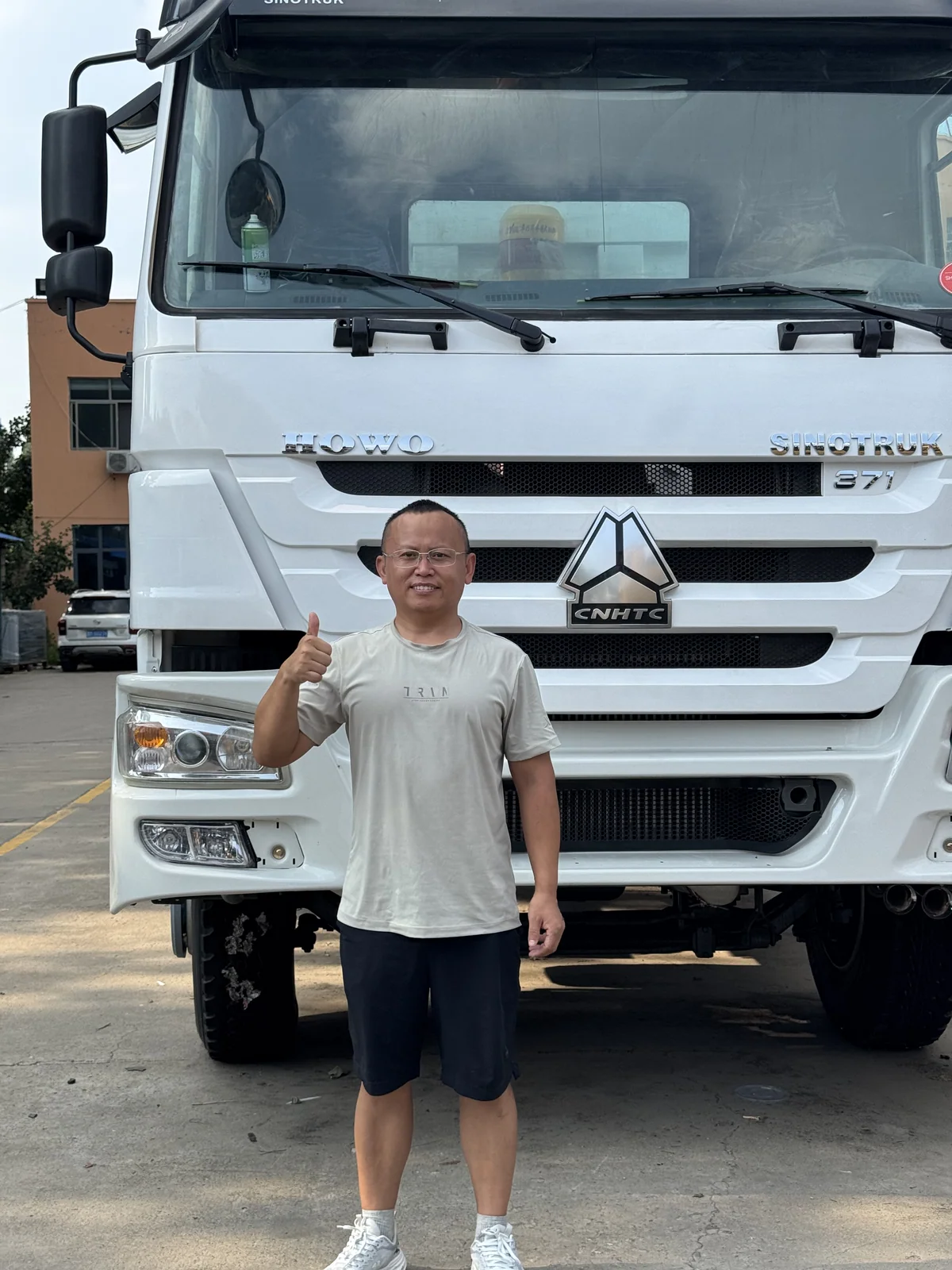 HOWO 6×4 dump truck — exterior reference 04
