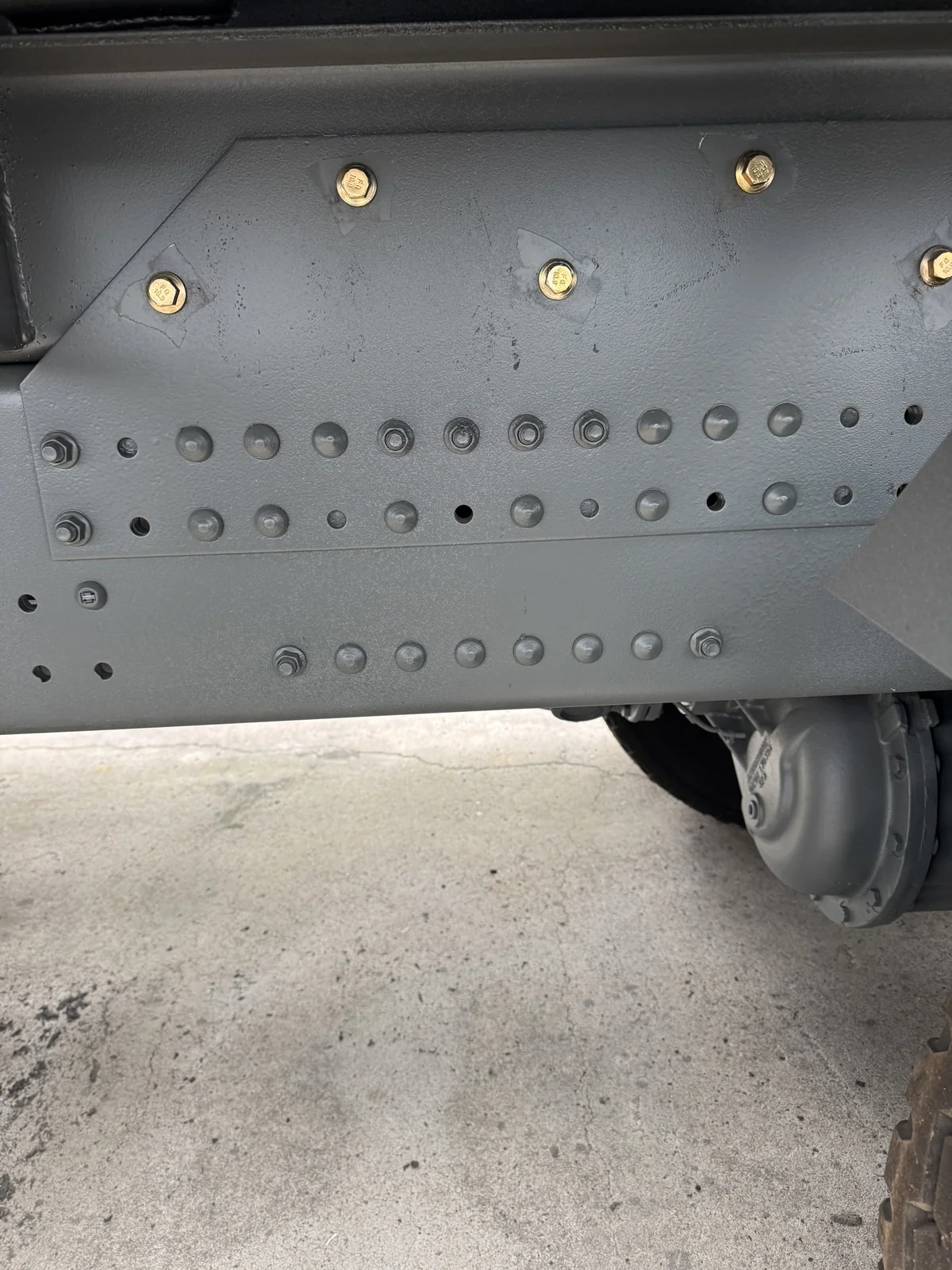 HOWO 8×4 dump truck — Chassis frame reference
