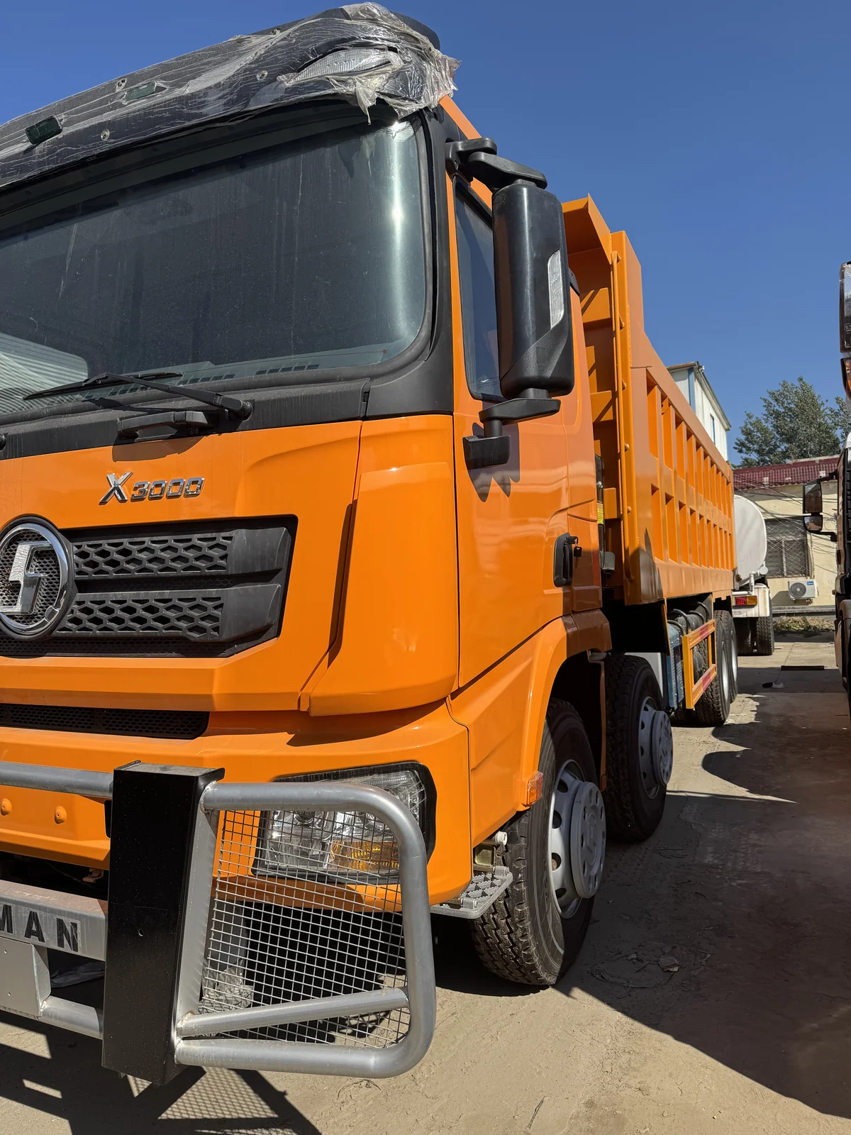 SHACMAN 8×4 dump truck — exterior reference 04
